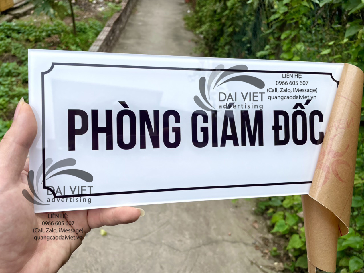 bien-phong-giam-doc-bang-mica-sang-trong bien-phong-giam-doc-bang-mica-sang-trong